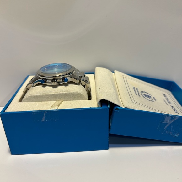 Michael Kors Watch Hunger Stop Oversized Runway Silver-Tone Watch - Picture 11 of 16